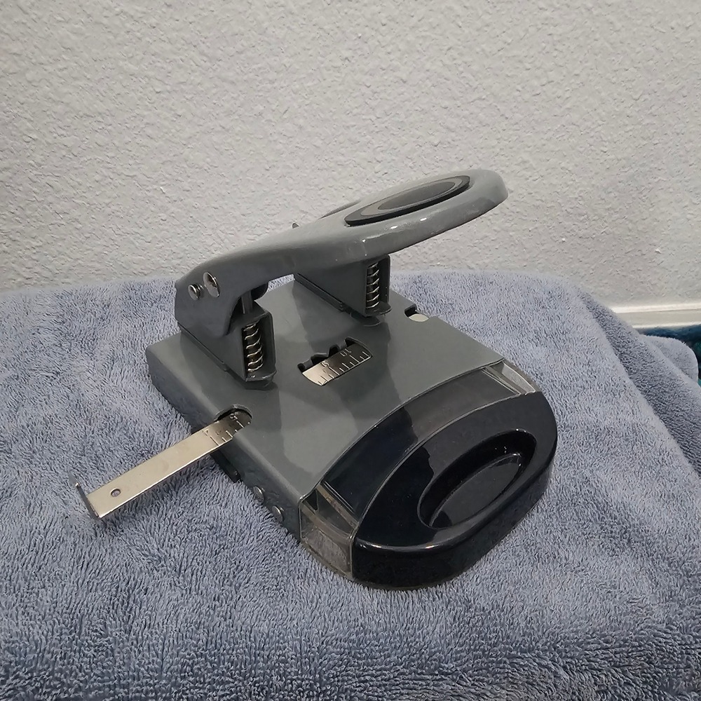 Officemate‎ OIC Deluxe Heavy Duty 2 Hole Punch 50 Sheet Capacity Grey Black